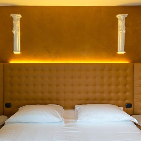 Hotel Al Campanile - Luxury Suites & Apartments Бавено Экстерьер фото