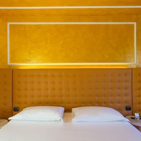 Hotel Al Campanile - Luxury Suites & Apartments Бавено Экстерьер фото