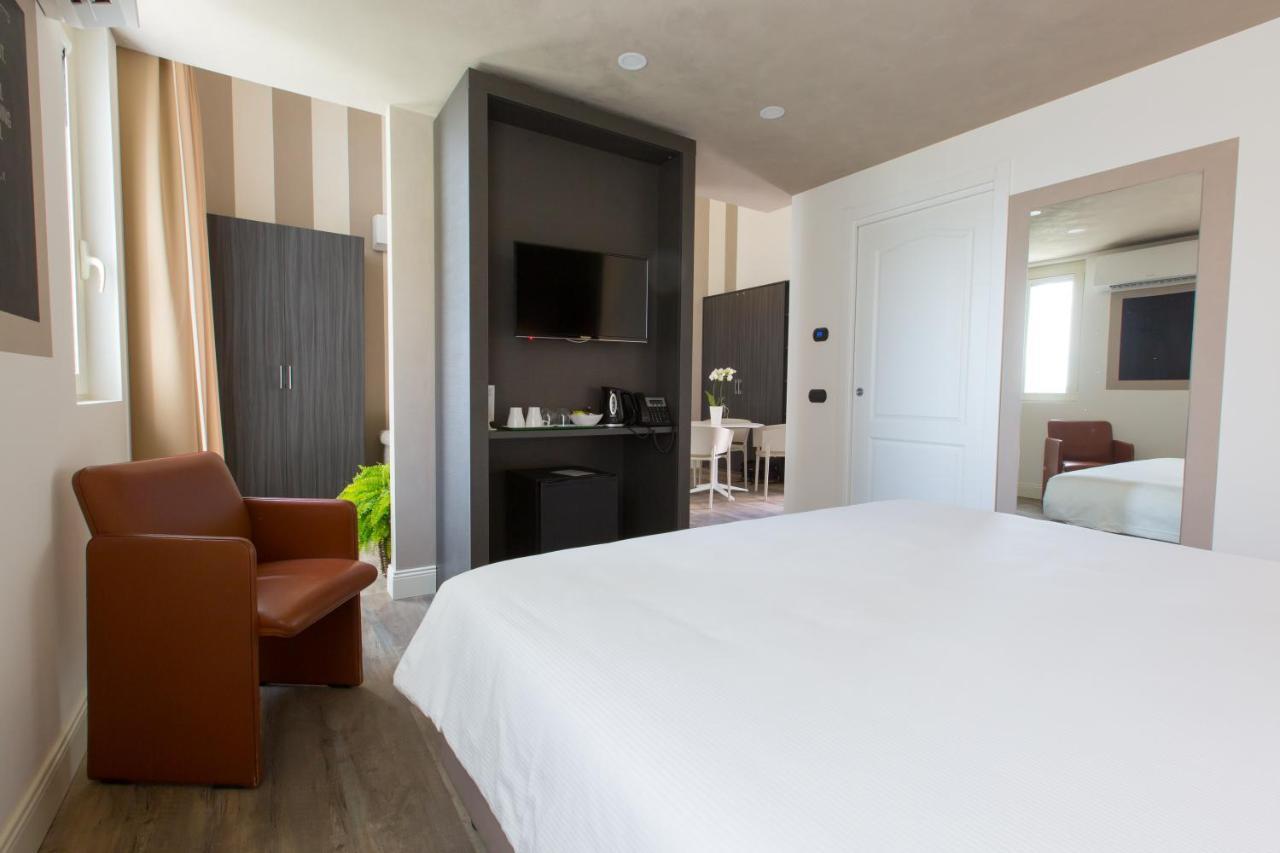 Hotel Al Campanile - Luxury Suites & Apartments Бавено Экстерьер фото