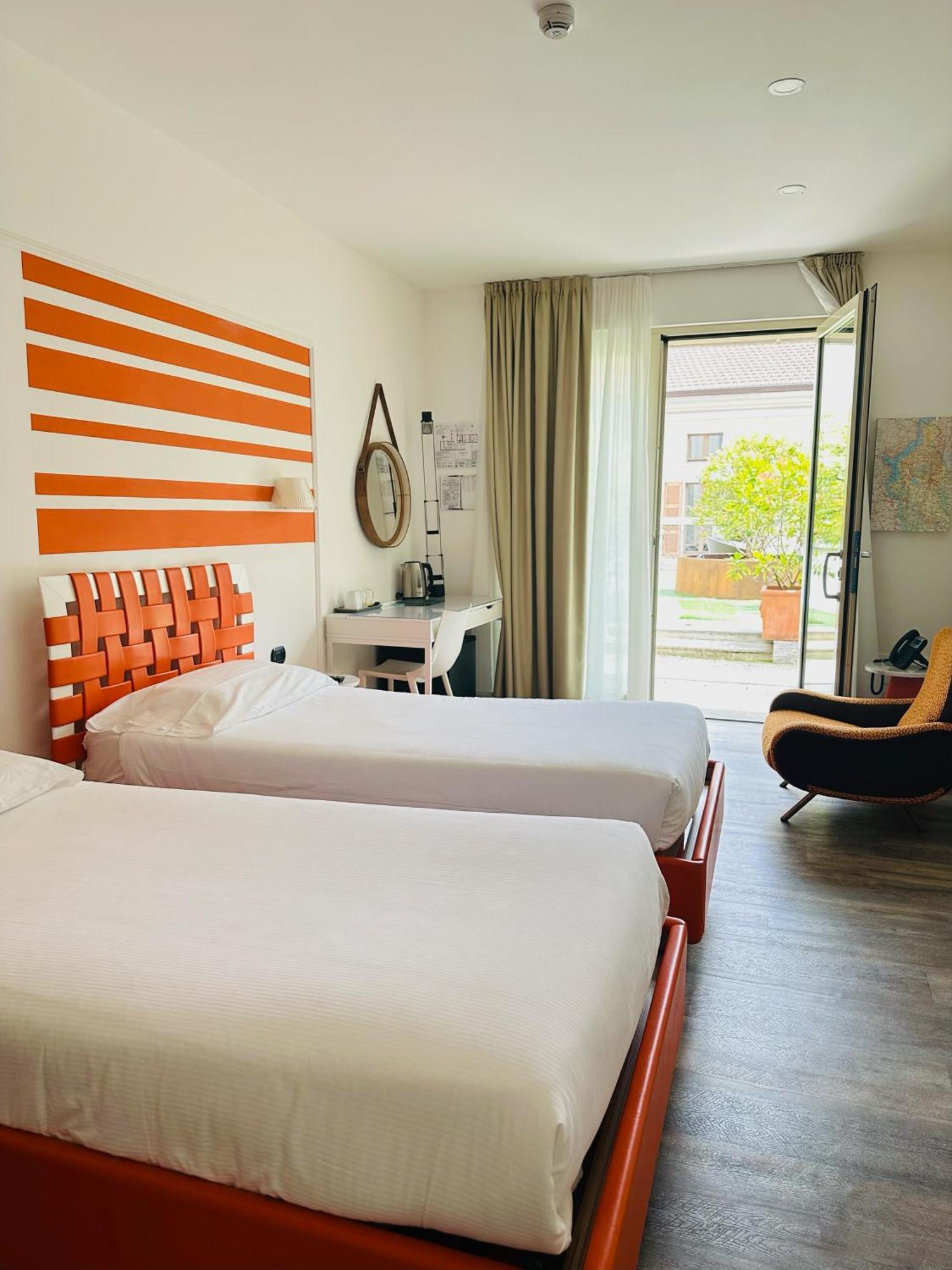 Hotel Al Campanile - Luxury Suites & Apartments Бавено Экстерьер фото
