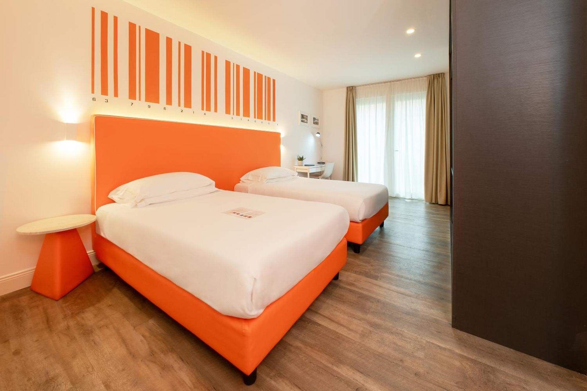 Hotel Al Campanile - Luxury Suites & Apartments Бавено Экстерьер фото