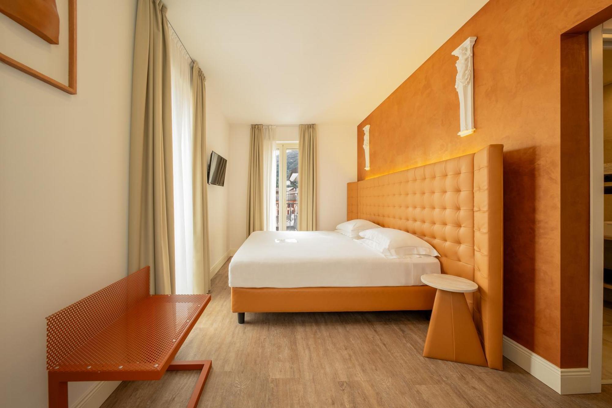 Hotel Al Campanile - Luxury Suites & Apartments Бавено Экстерьер фото