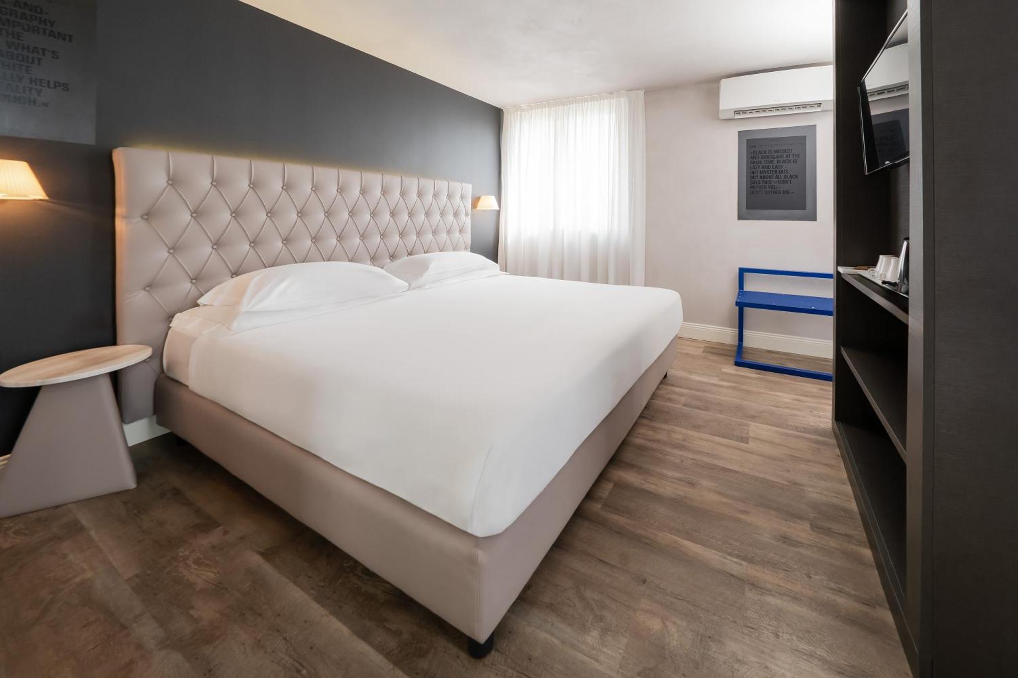 Hotel Al Campanile - Luxury Suites & Apartments Бавено Экстерьер фото