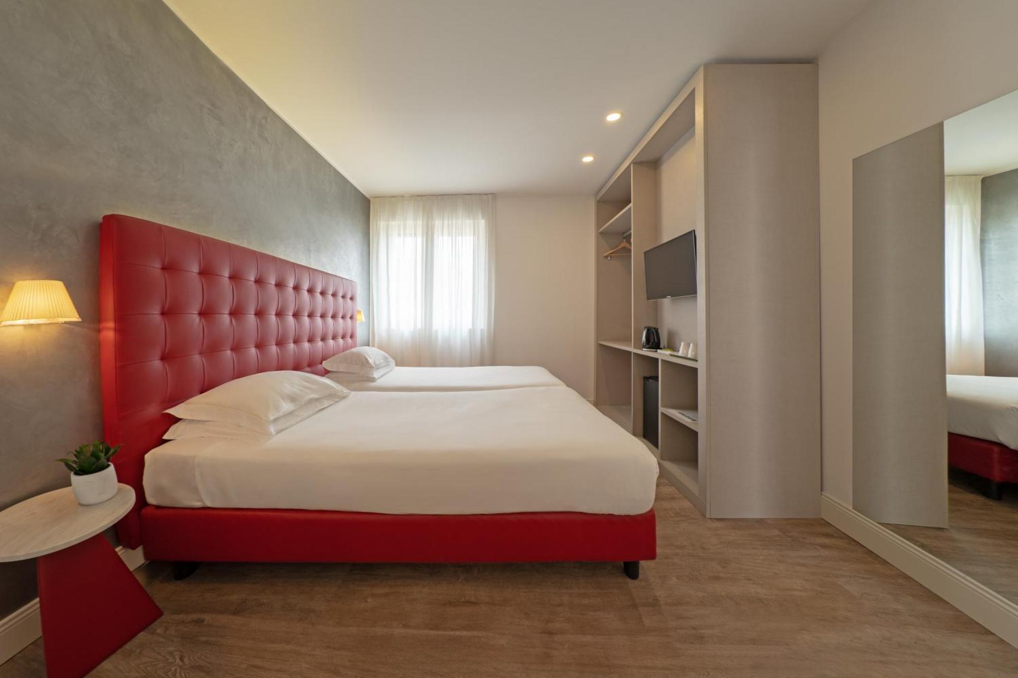 Hotel Al Campanile - Luxury Suites & Apartments Бавено Экстерьер фото