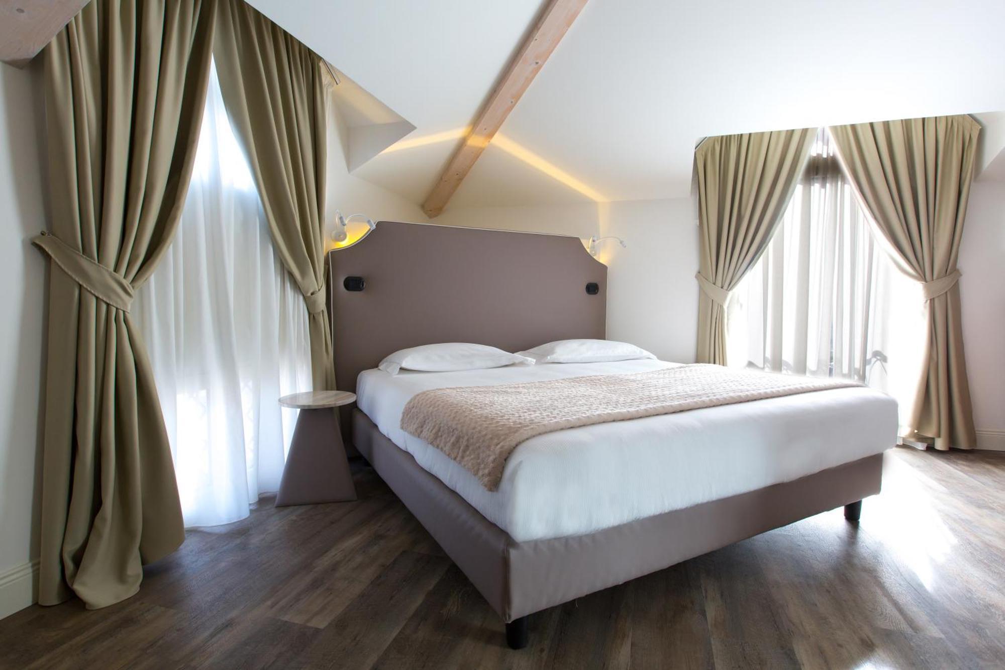 Hotel Al Campanile - Luxury Suites & Apartments Бавено Экстерьер фото