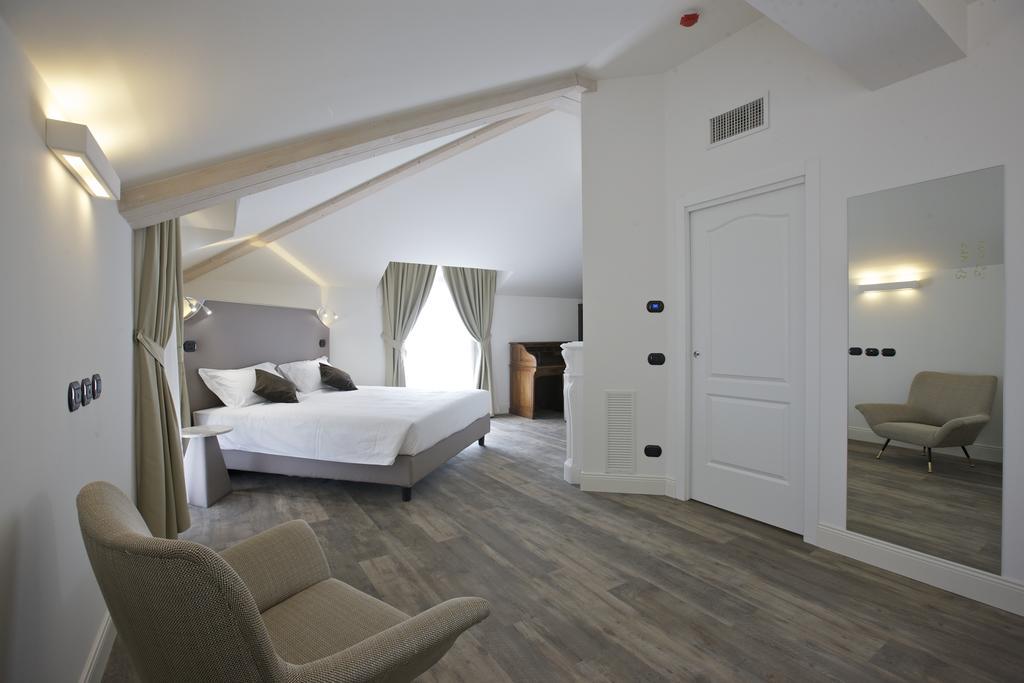 Hotel Al Campanile - Luxury Suites & Apartments Бавено Экстерьер фото