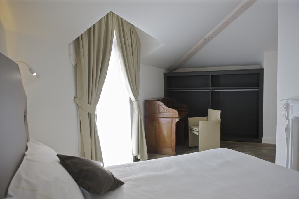Hotel Al Campanile - Luxury Suites & Apartments Бавено Экстерьер фото