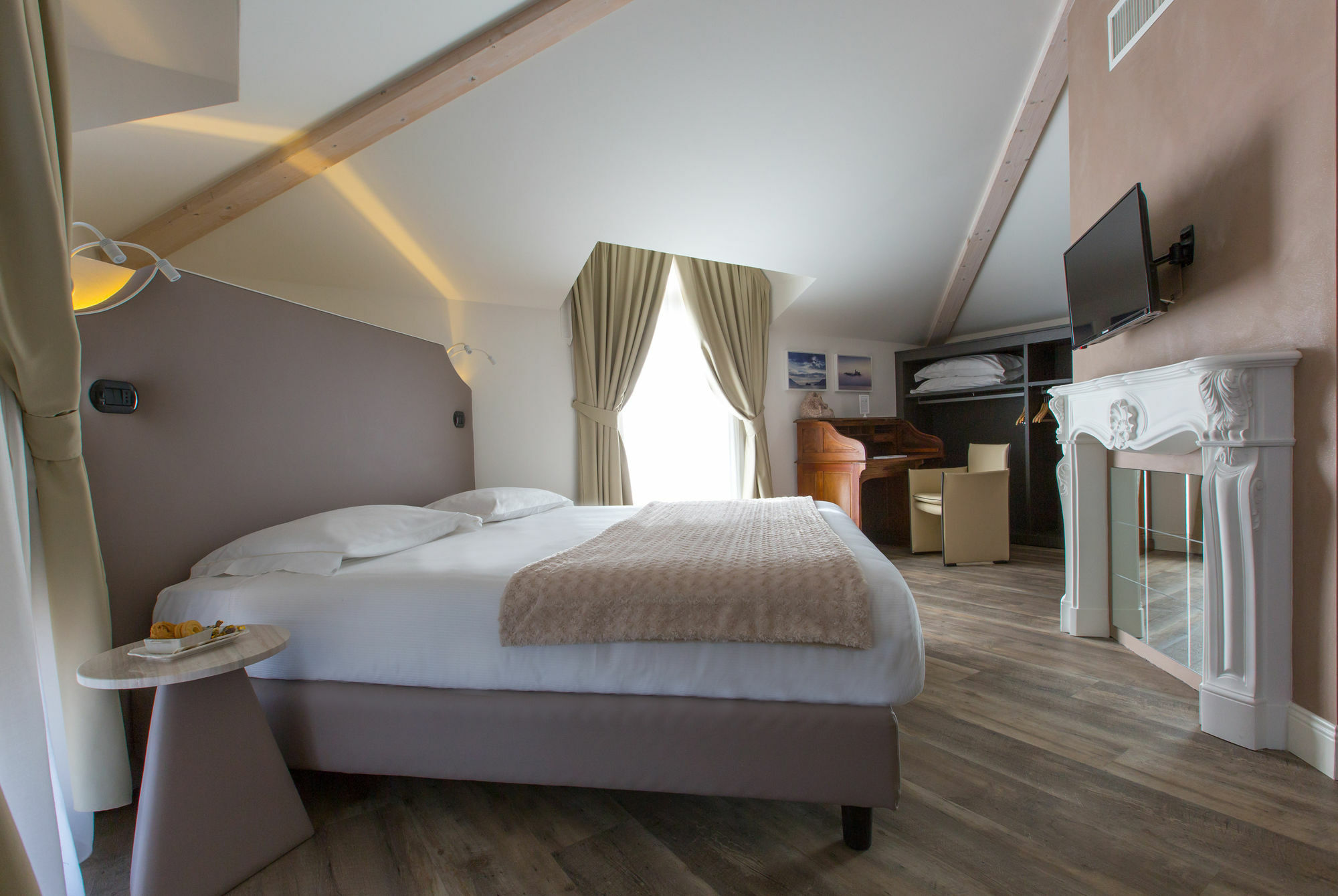 Hotel Al Campanile - Luxury Suites & Apartments Бавено Экстерьер фото