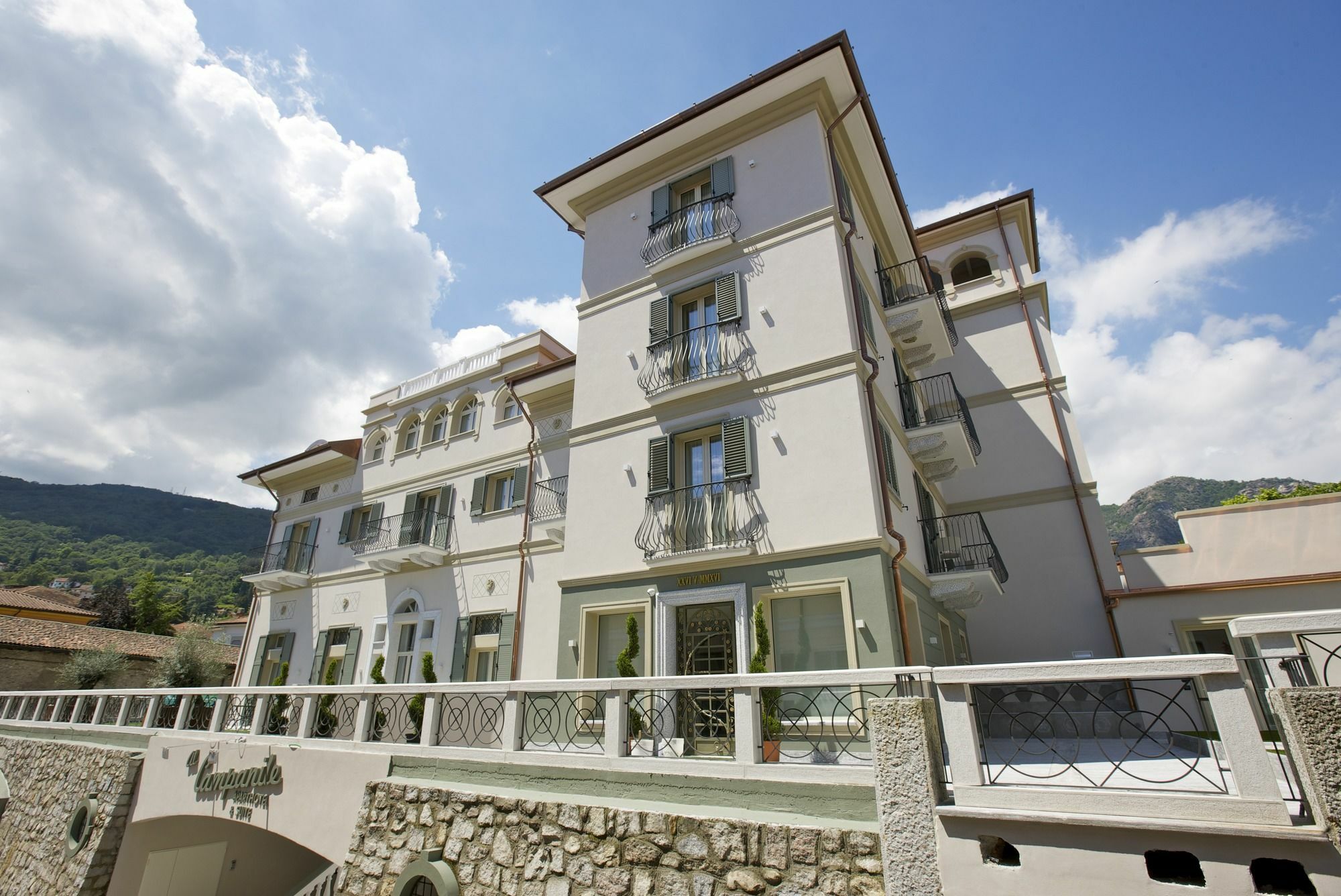 Hotel Al Campanile - Luxury Suites & Apartments Бавено Экстерьер фото